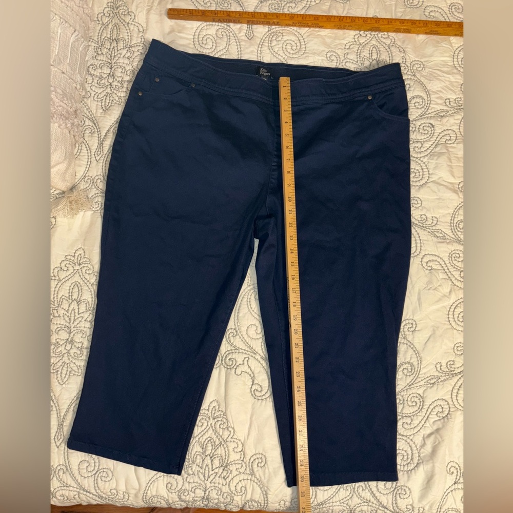 Kim Rogers 22W Navy Blue Capri pants EUC